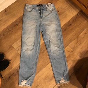 Hollister Ultra High Rise Mom Jeans